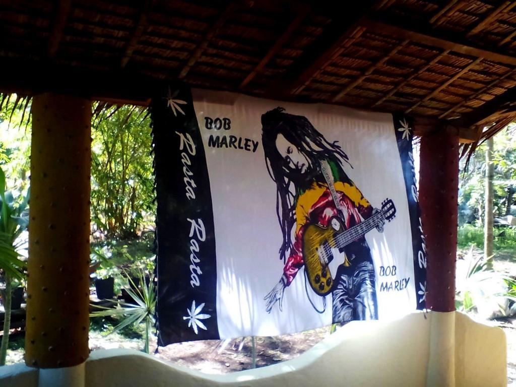Lennon'S Place Backpacker Hostel Панглао Екстериор снимка